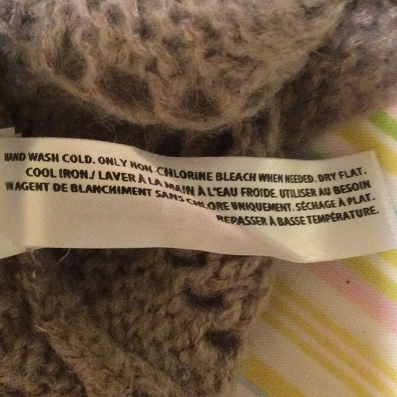 Beautiful knit Sweater By Old Navy - Picture 10 of 11